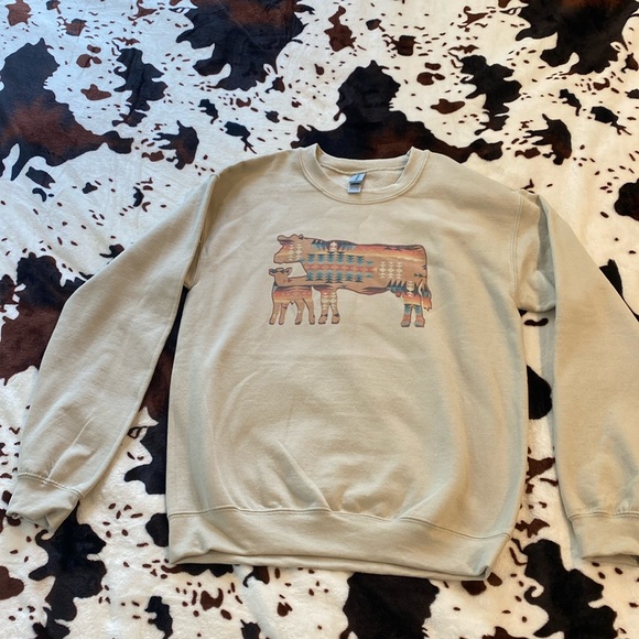 NWOT Aztec cow crewneck - Picture 2 of 3